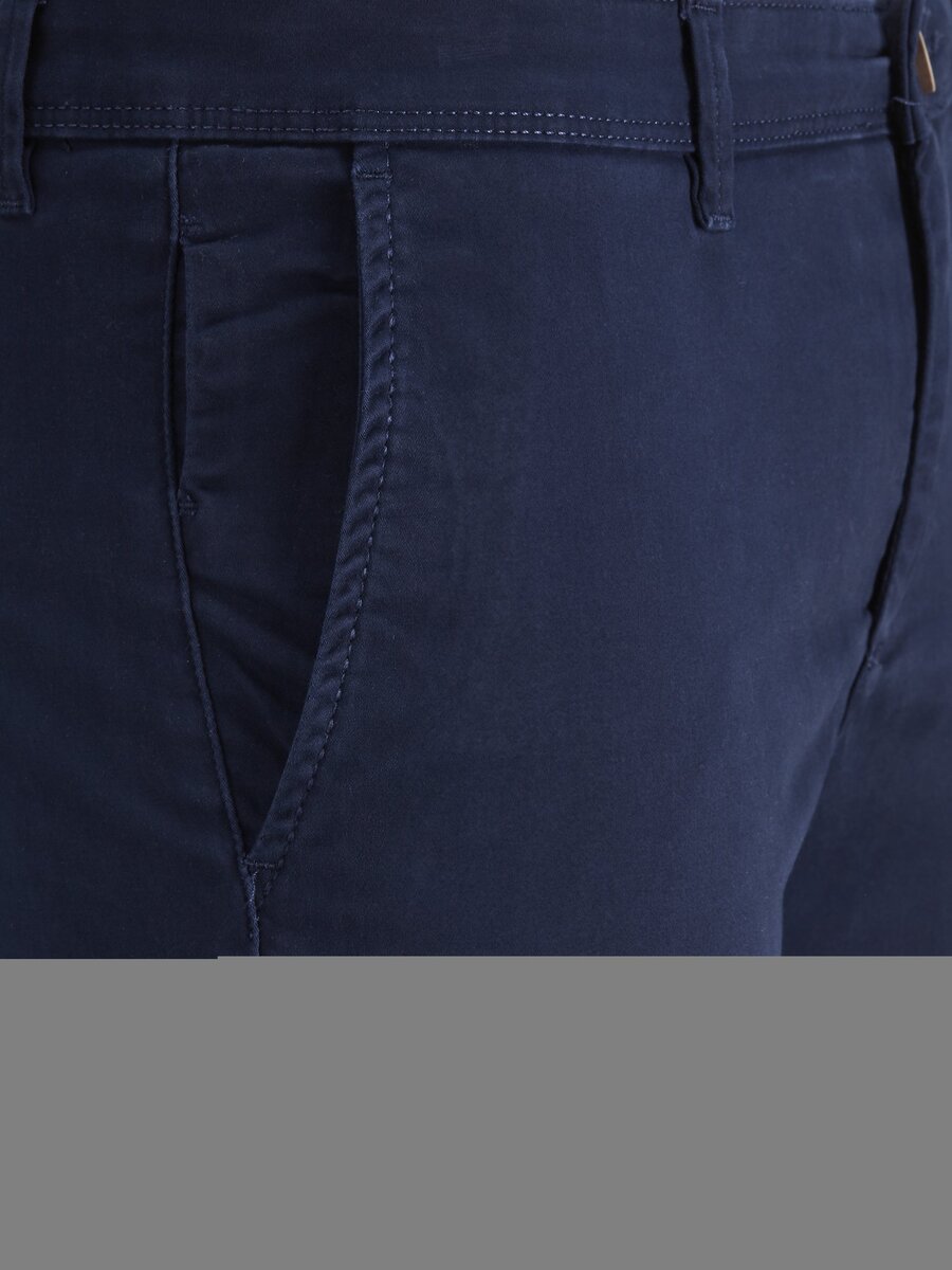 Broek van het merk Jack & Jones in het Marine