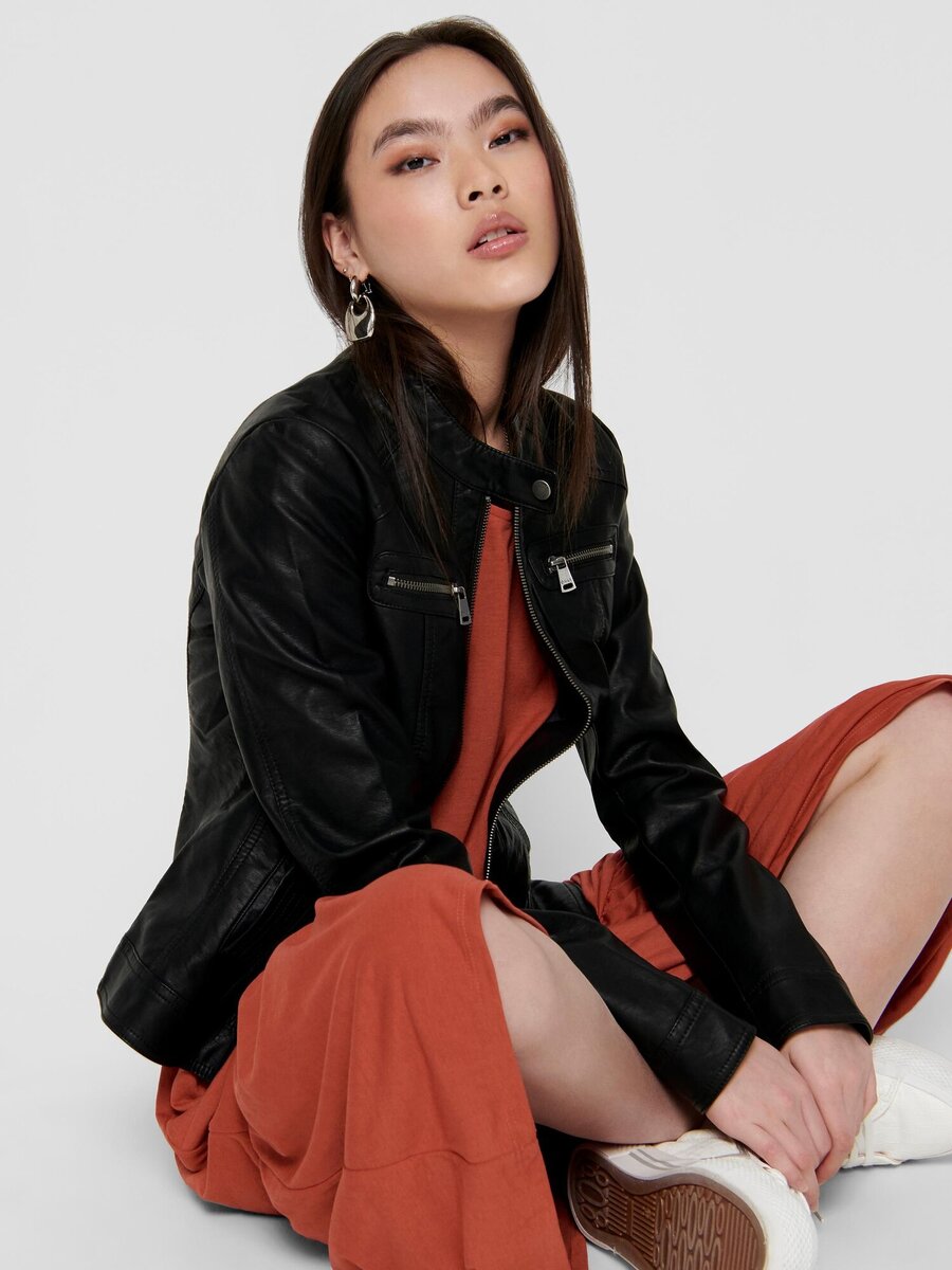 Jacket van het merk Only in het Zwart