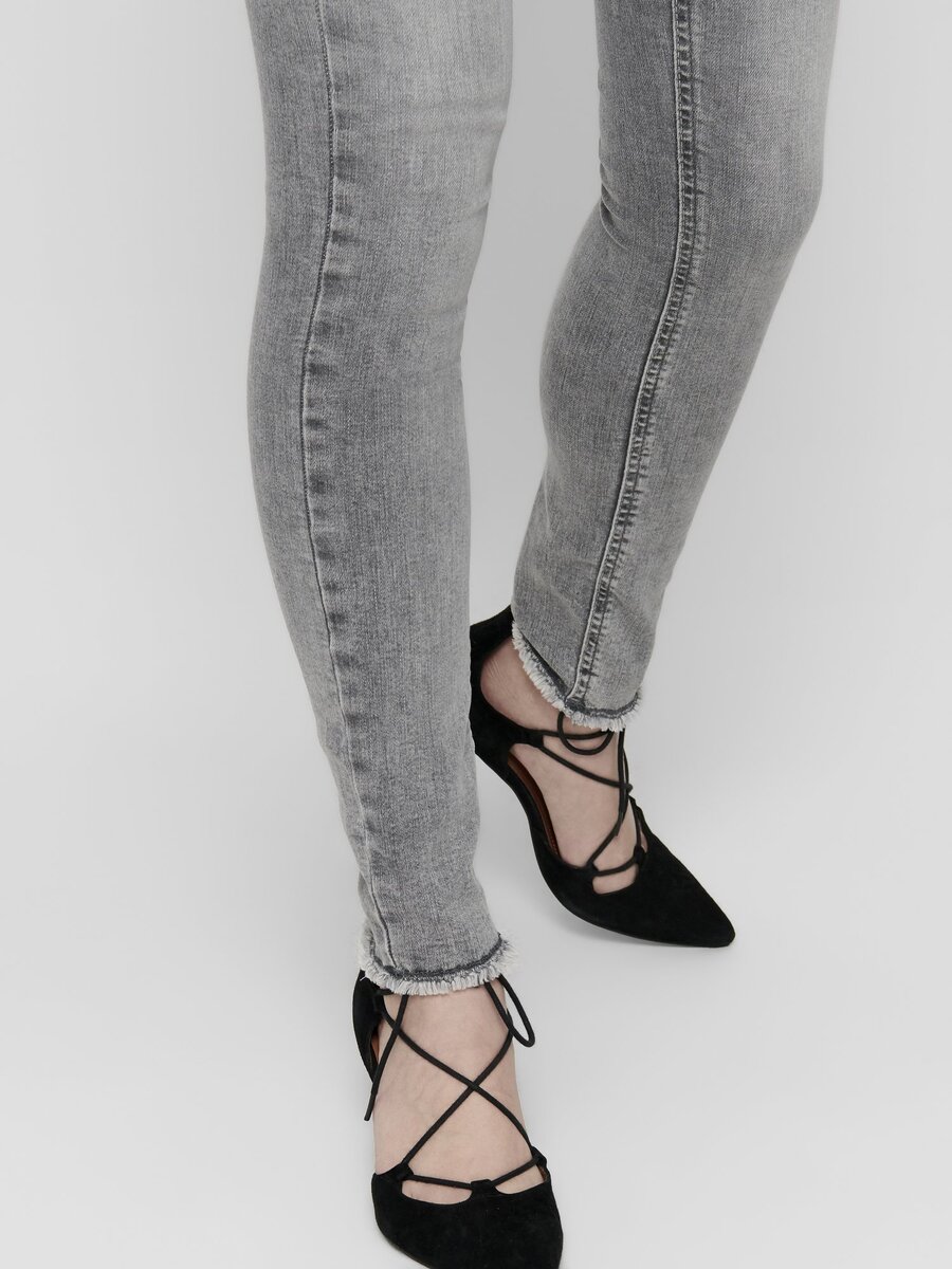 Broek van het merk Only in het Grijs