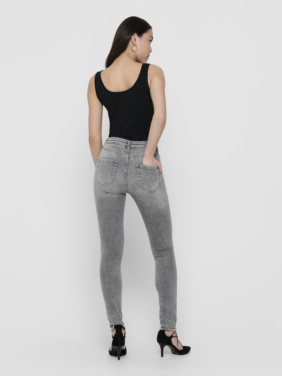 Broek van het merk Only in het Grijs