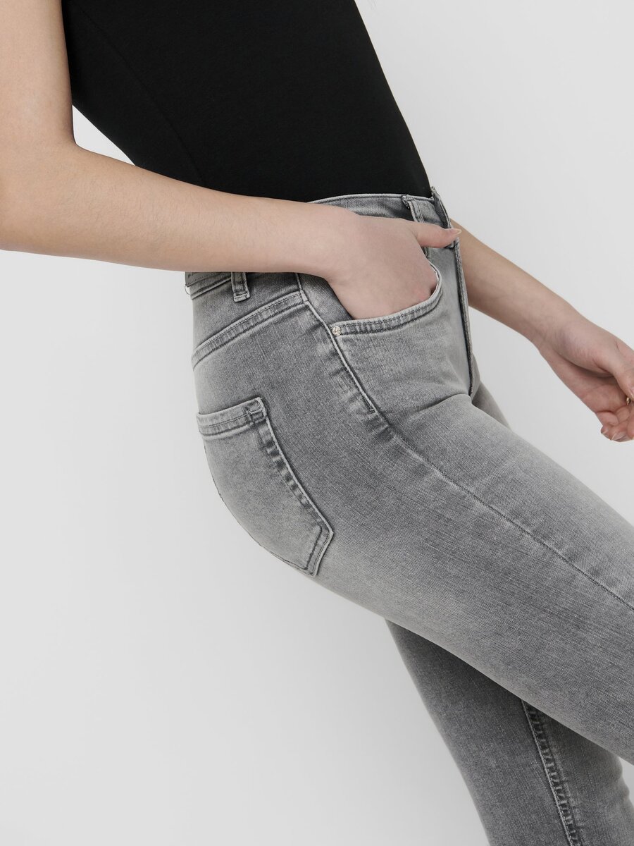 Broek van het merk Only in het Grijs