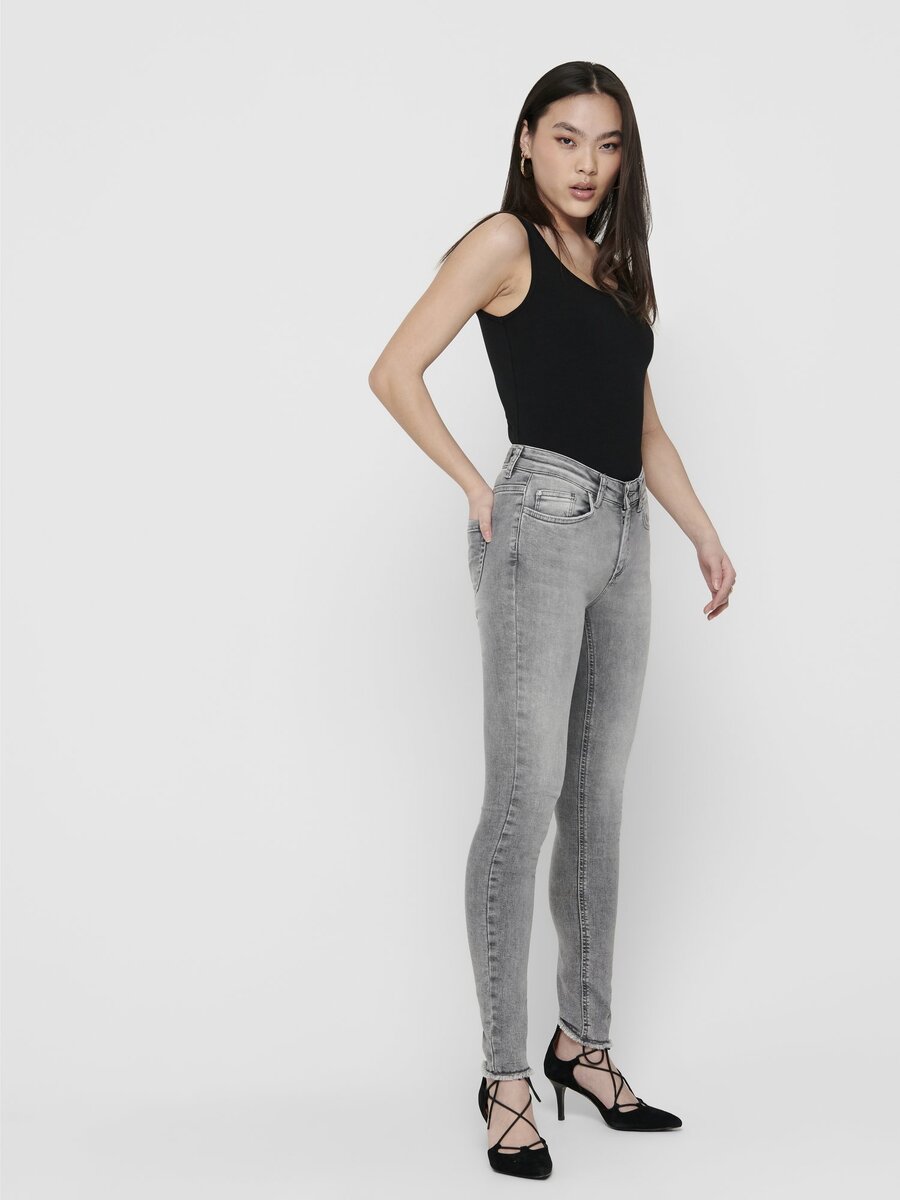 Broek van het merk Only in het Grijs