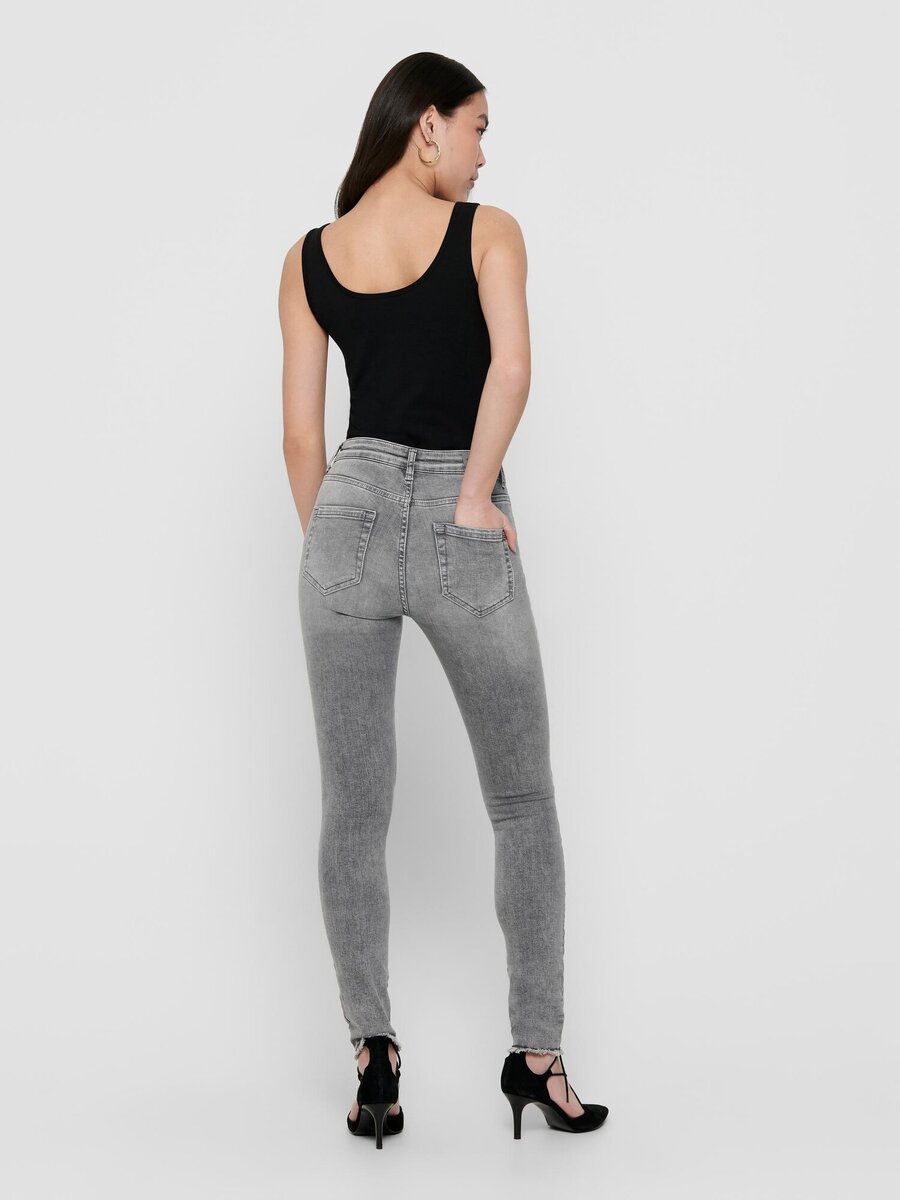 Broek van het merk Only in het Grijs