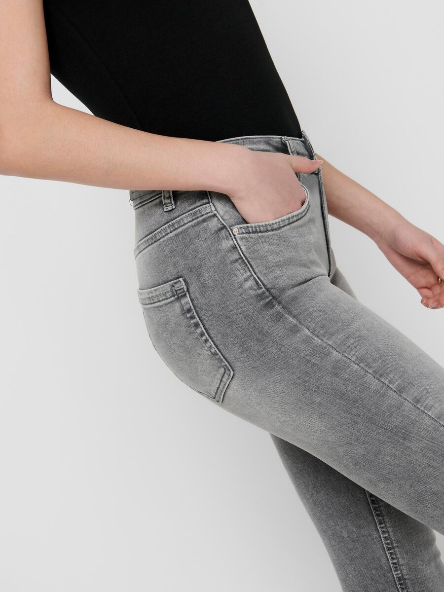 Broek van het merk Only in het Grijs