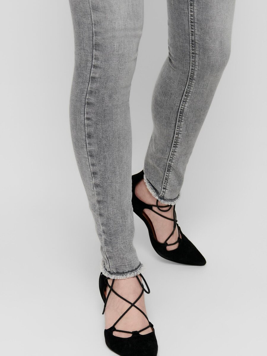 Broek van het merk Only in het Grijs