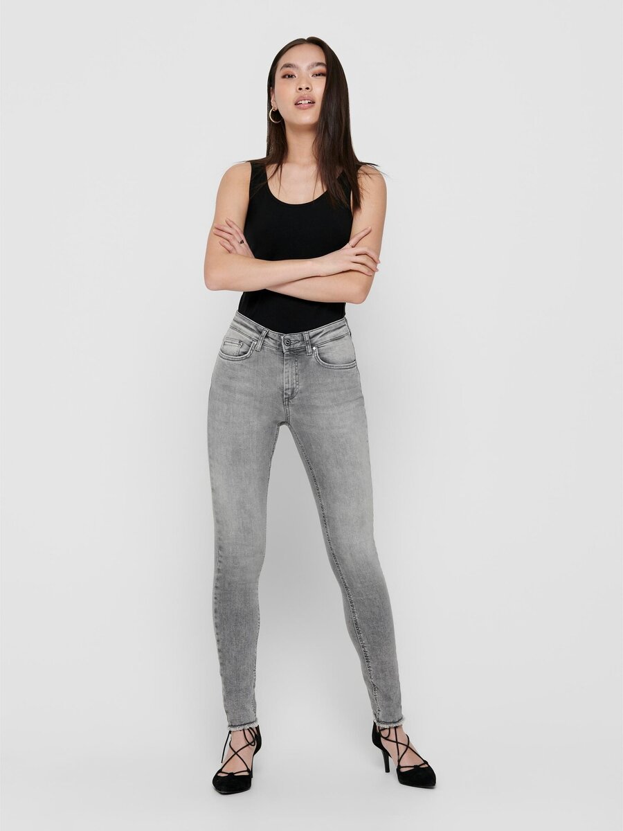 Broek van het merk Only in het Grijs