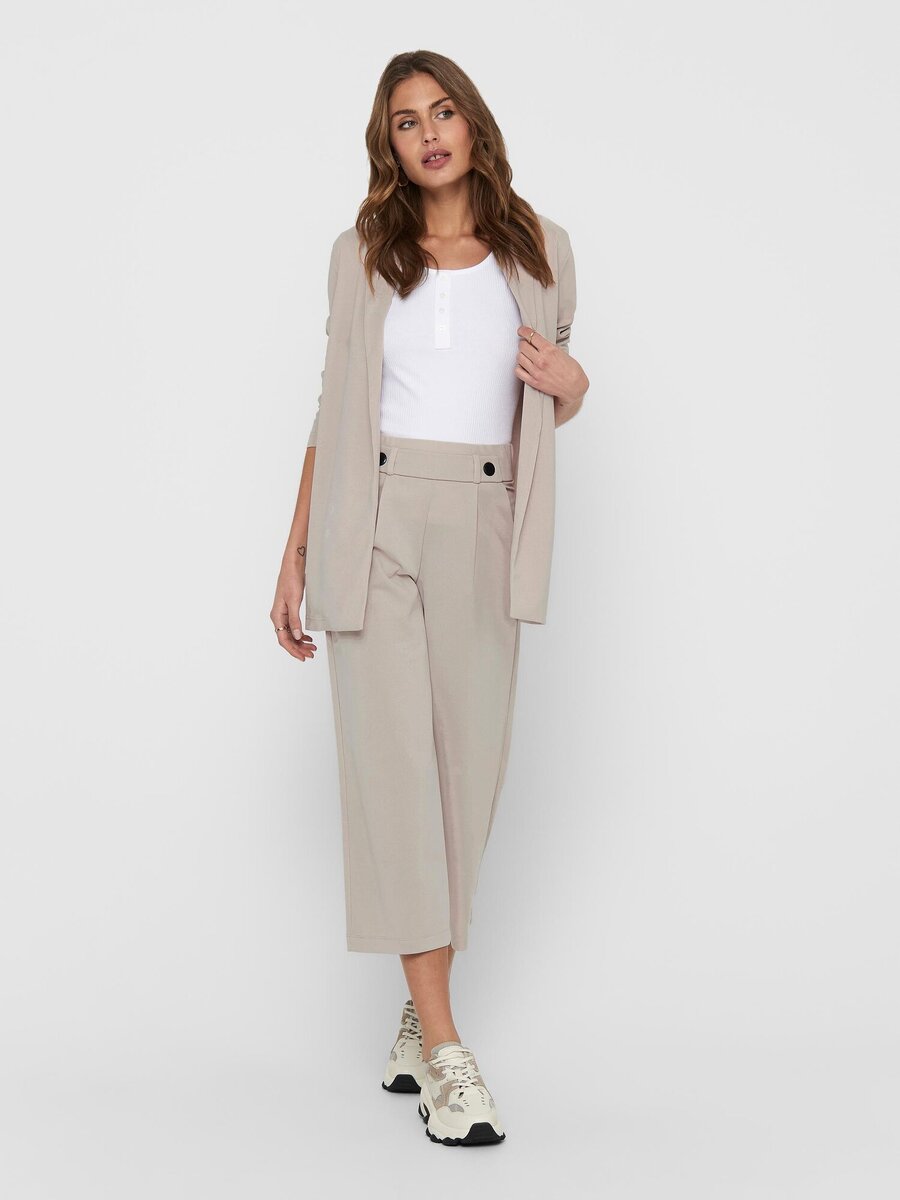Blazer van het merk Jdy in het Beige