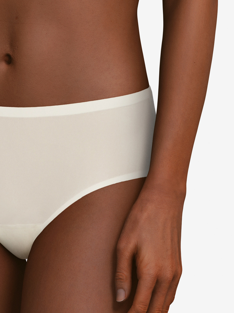 Slip van het merk Chantelle in het Ecru