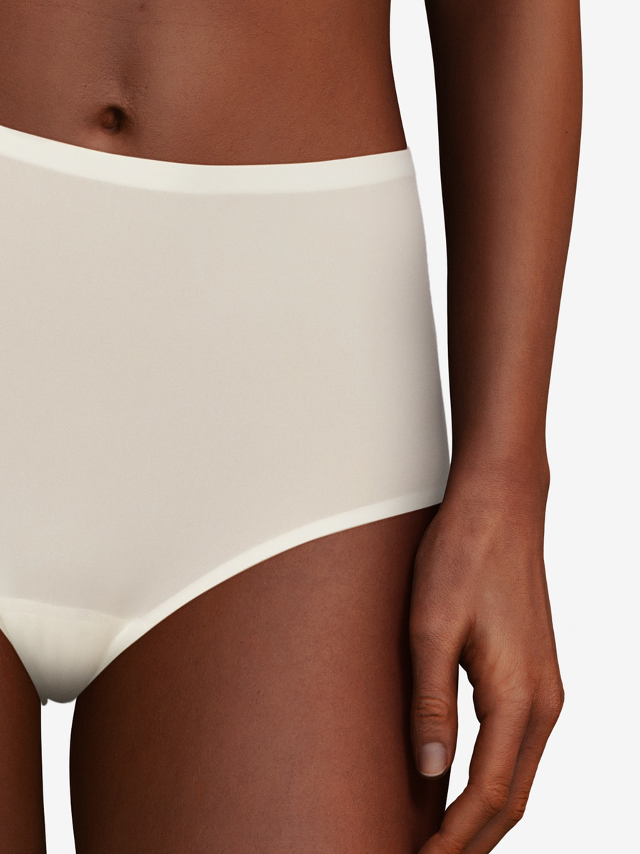 Slip van het merk Chantelle in het Ecru