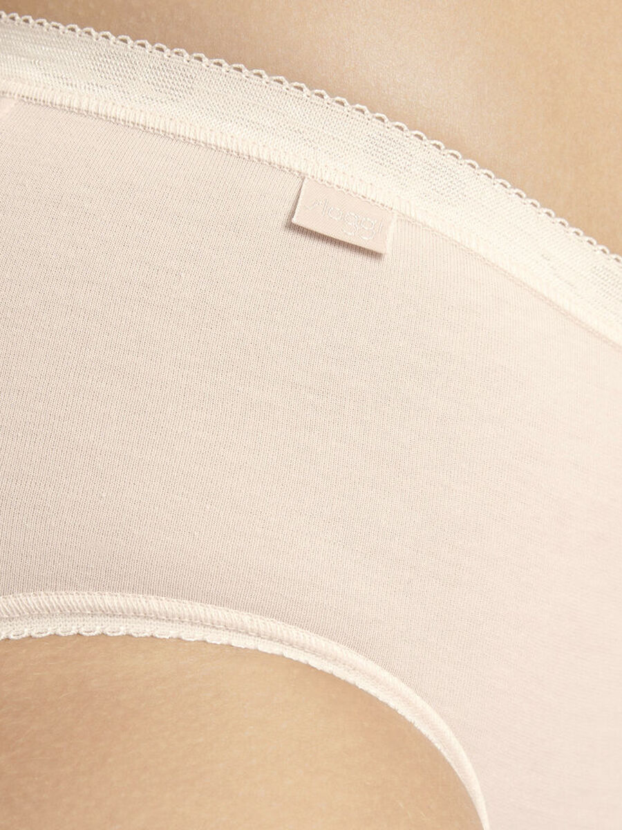 Slip van het merk Sloggi in het Beige
