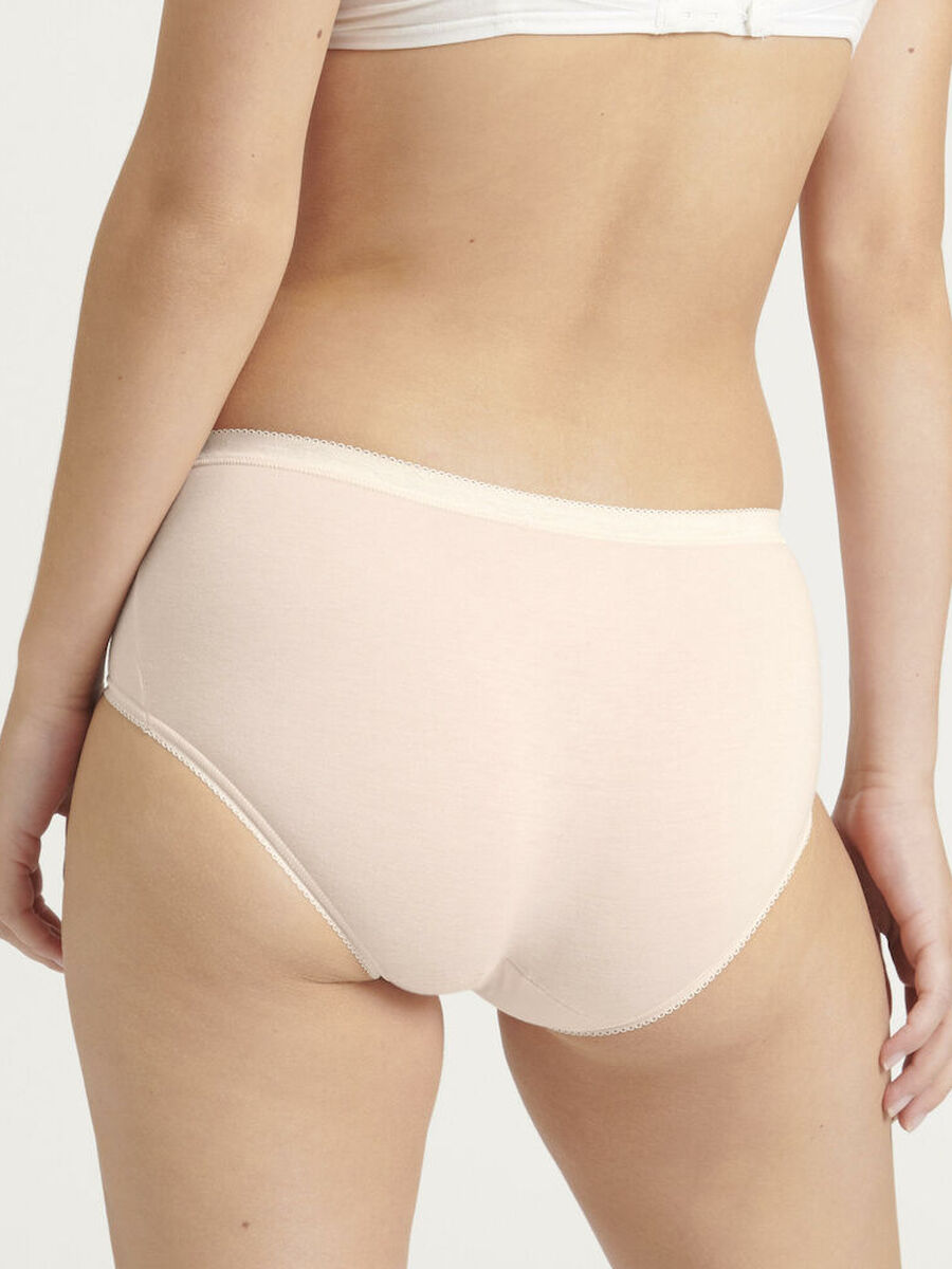 Slip van het merk Sloggi in het Beige