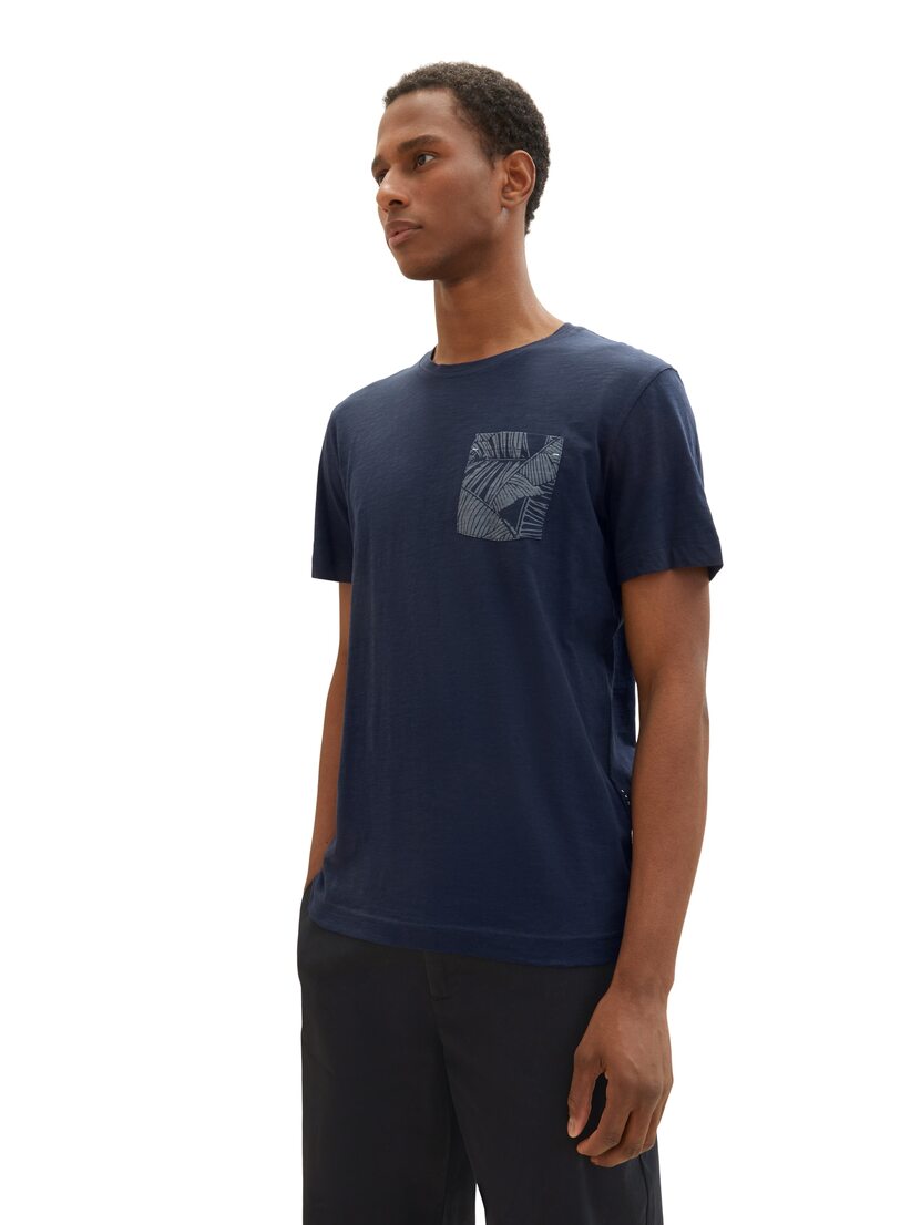 1036371 structured t-shirt with pocket