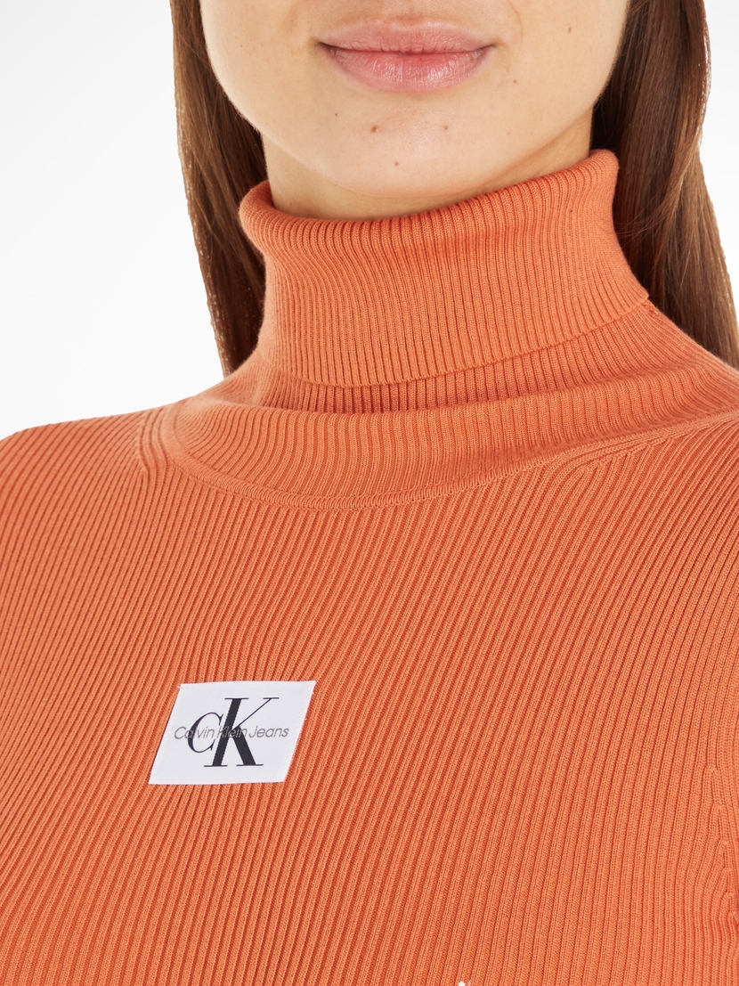 BADGE ROLL NECK SWEATER