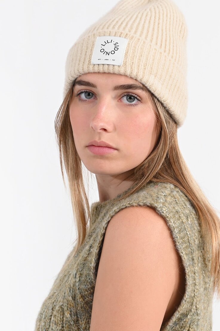 YOUNG LADIES KNITTED HAT