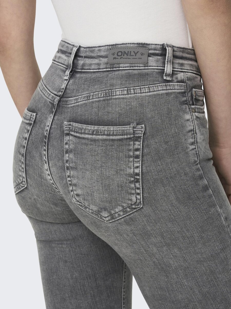 Broek van het merk Only in het Grijs