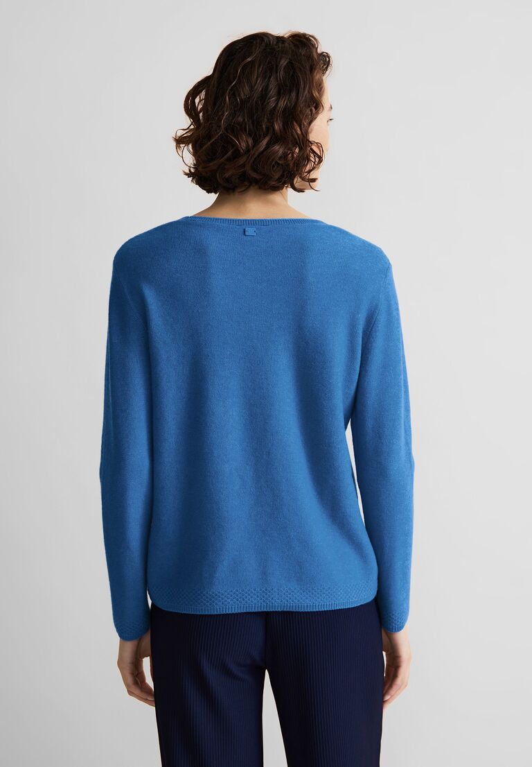 A302632 v-neck sweater