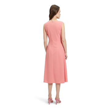 Kleed van het merk Betty Barclay in het Roze