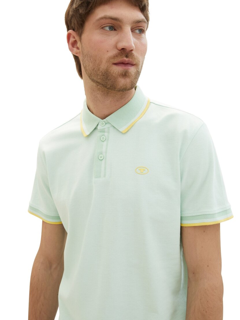 1040822 polo with detailed collar