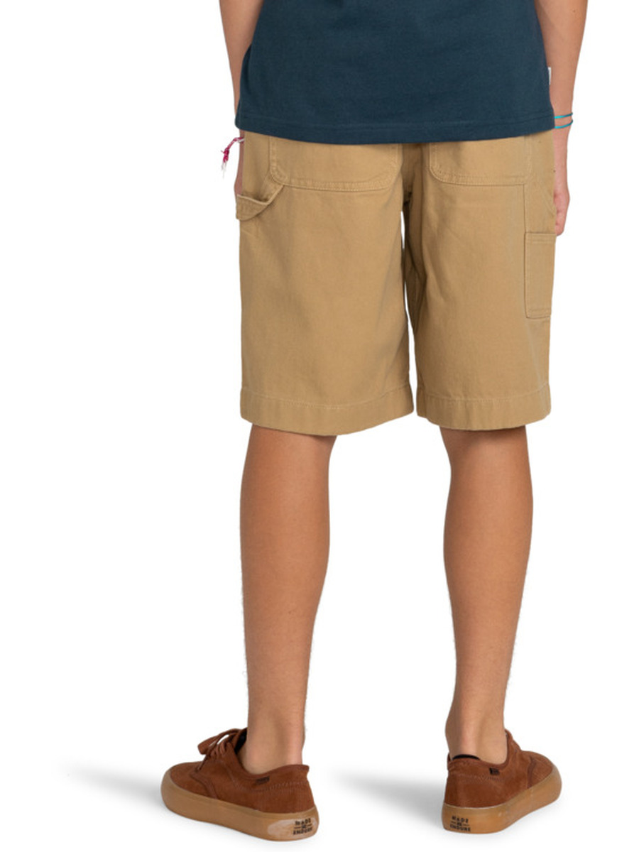 Short van het merk Element in het Kaki