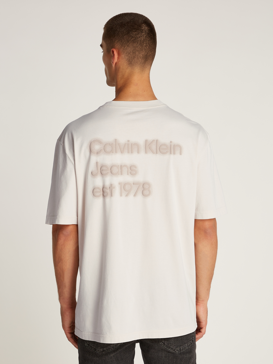 T-shirt van het merk Calvin Klein in het Beige