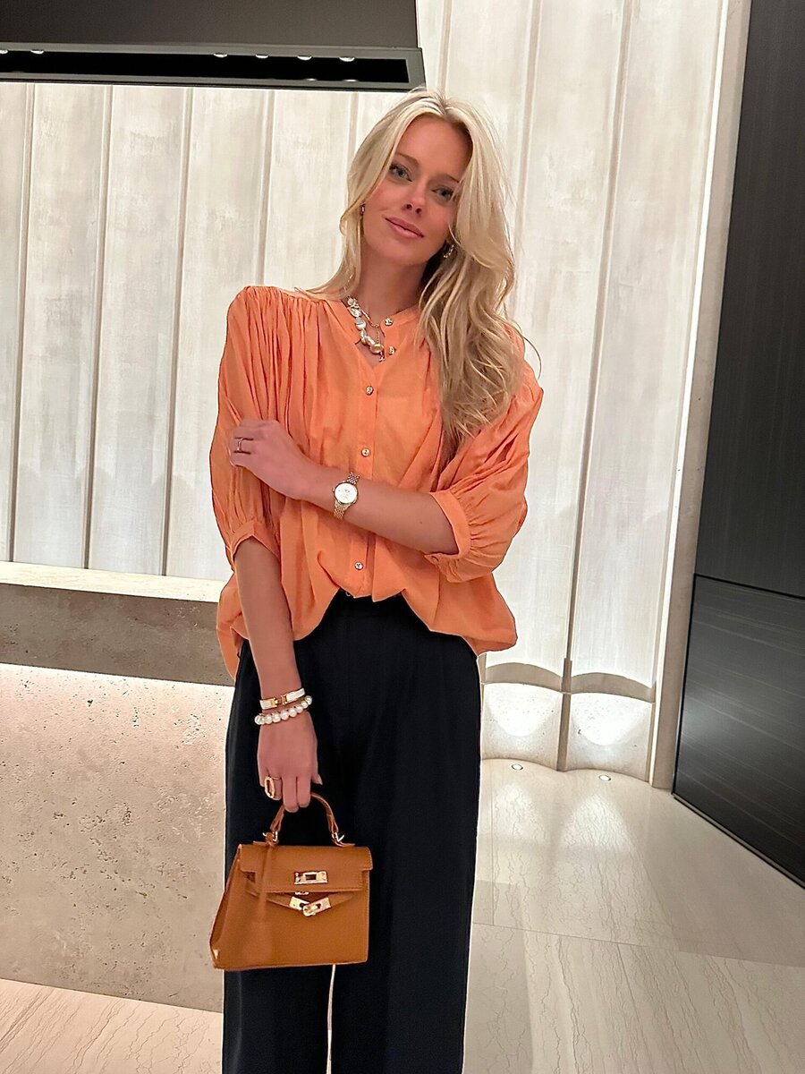 Bloes van het merk Mei-li in het Oranje