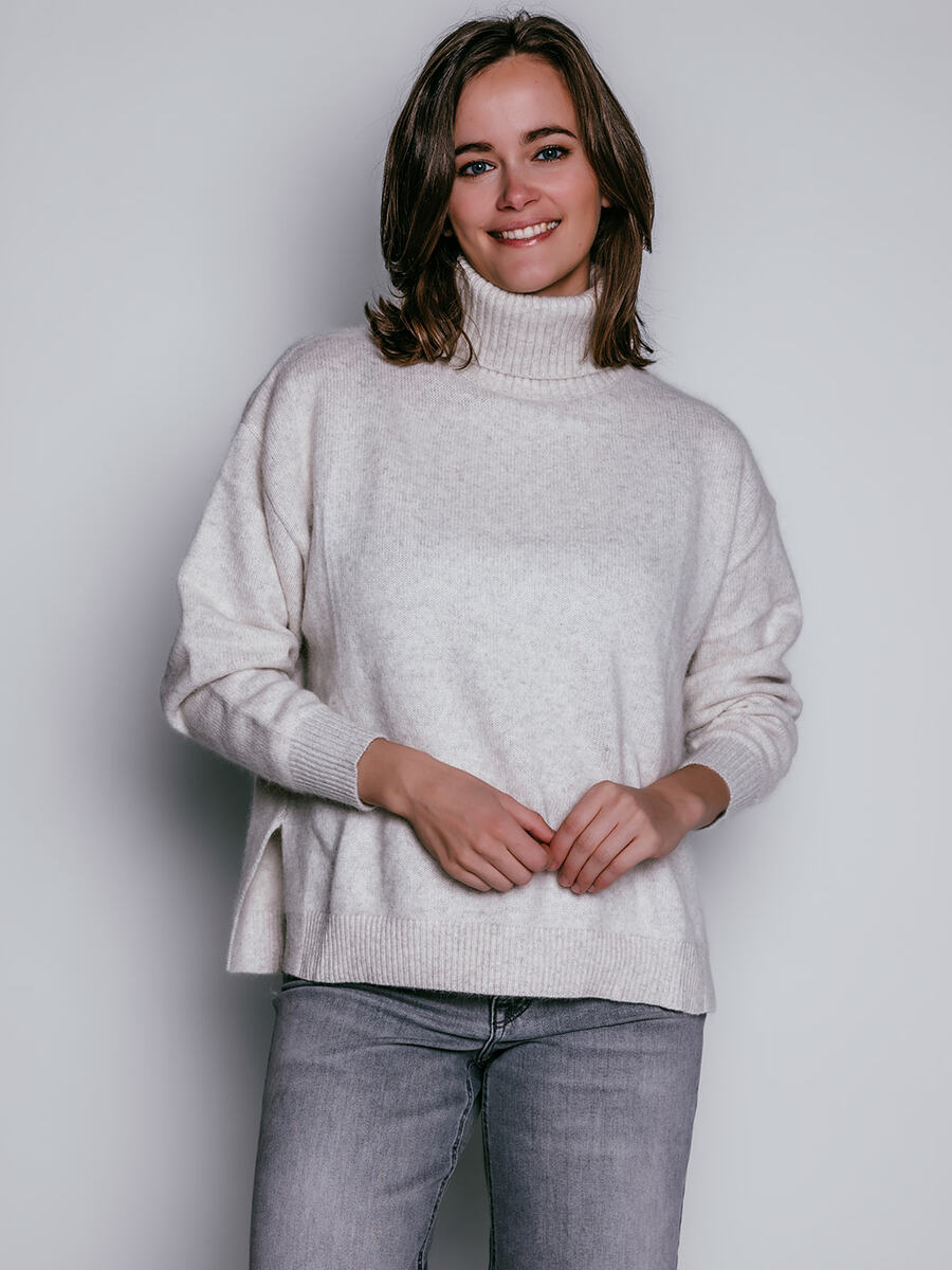 Pull van het merk Mika Elles in het Beige