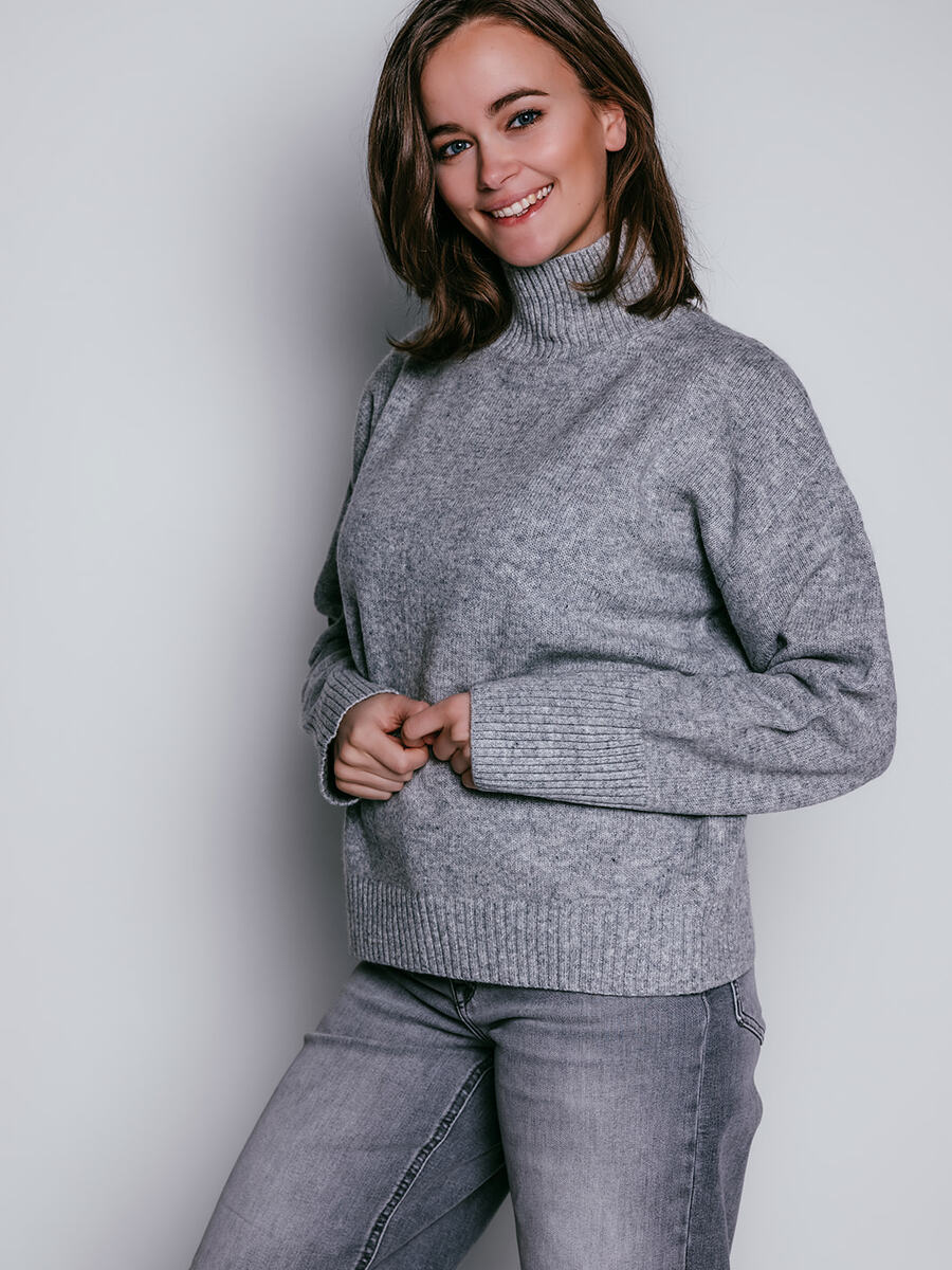 Pull van het merk Mika Elles in het Grijs