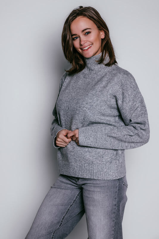 Pull van het merk Mika Elles in het Grijs