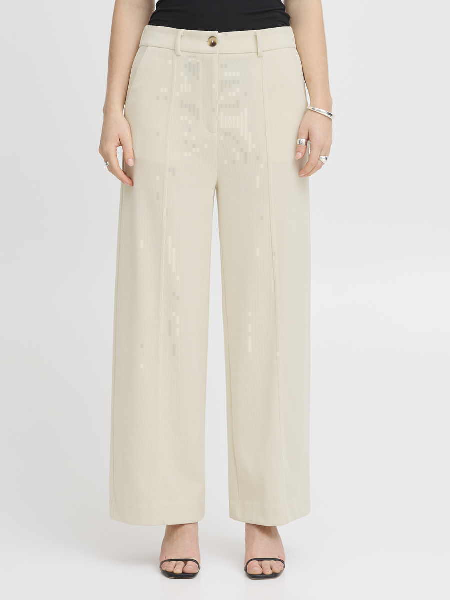 Broek van het merk Ichi in het Beige