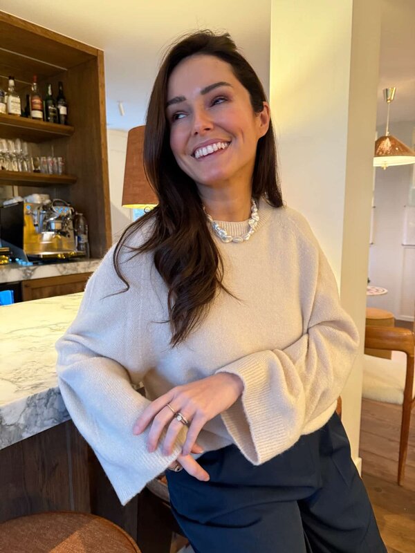 Pull van het merk Mei-li in het Beige