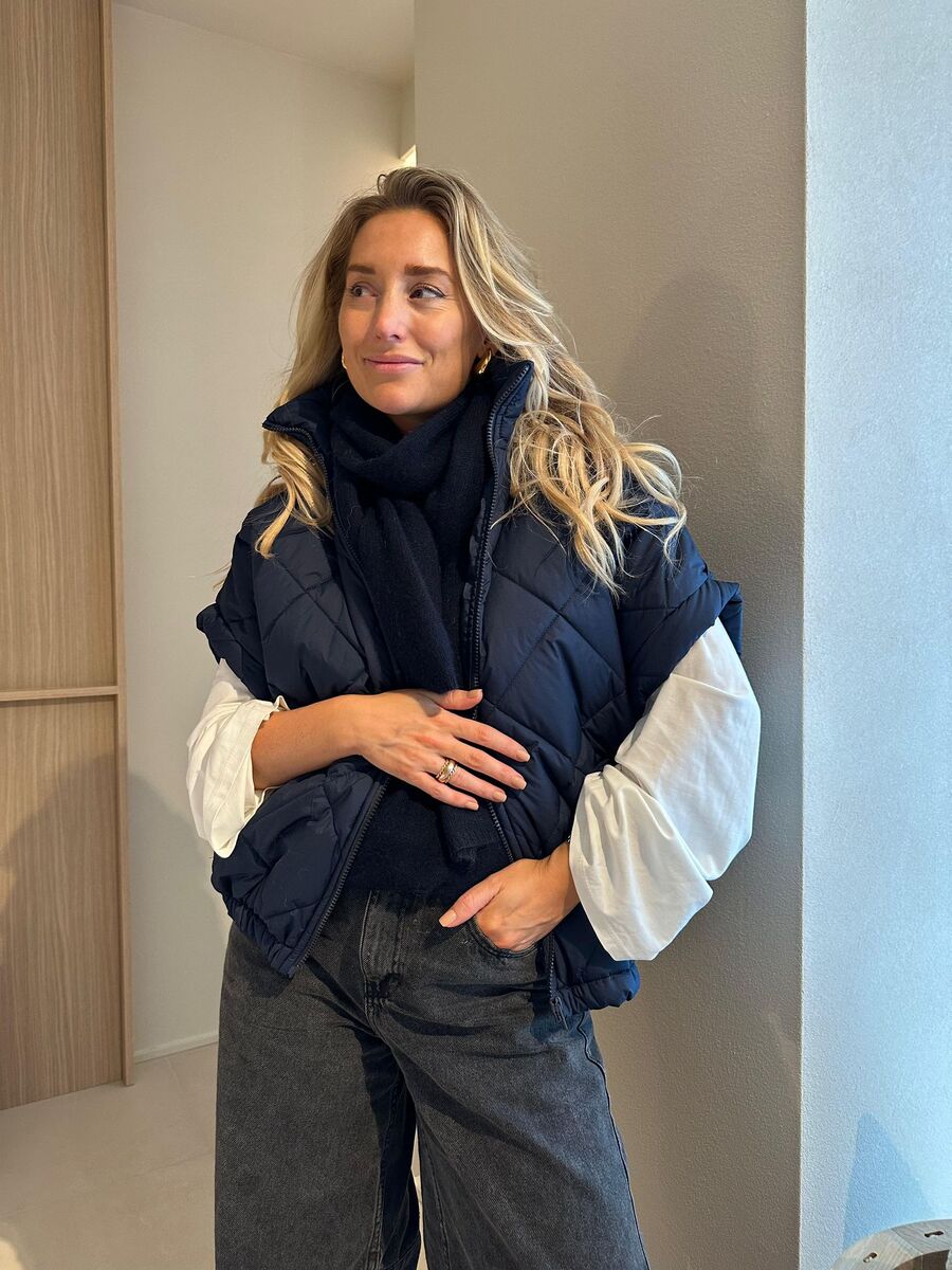 Bodywarmer van het merk Mei-li in het Marine