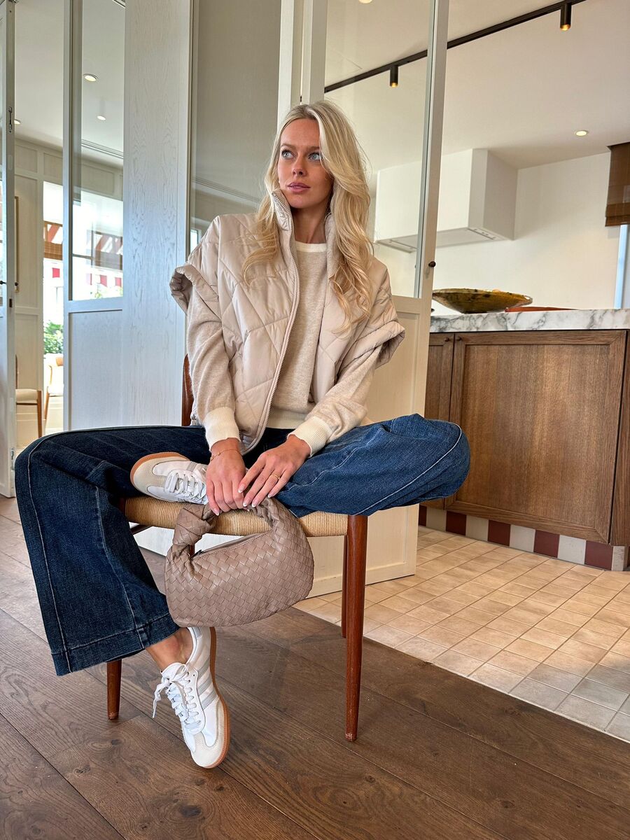 Bodywarmer van het merk Mei-li in het Beige