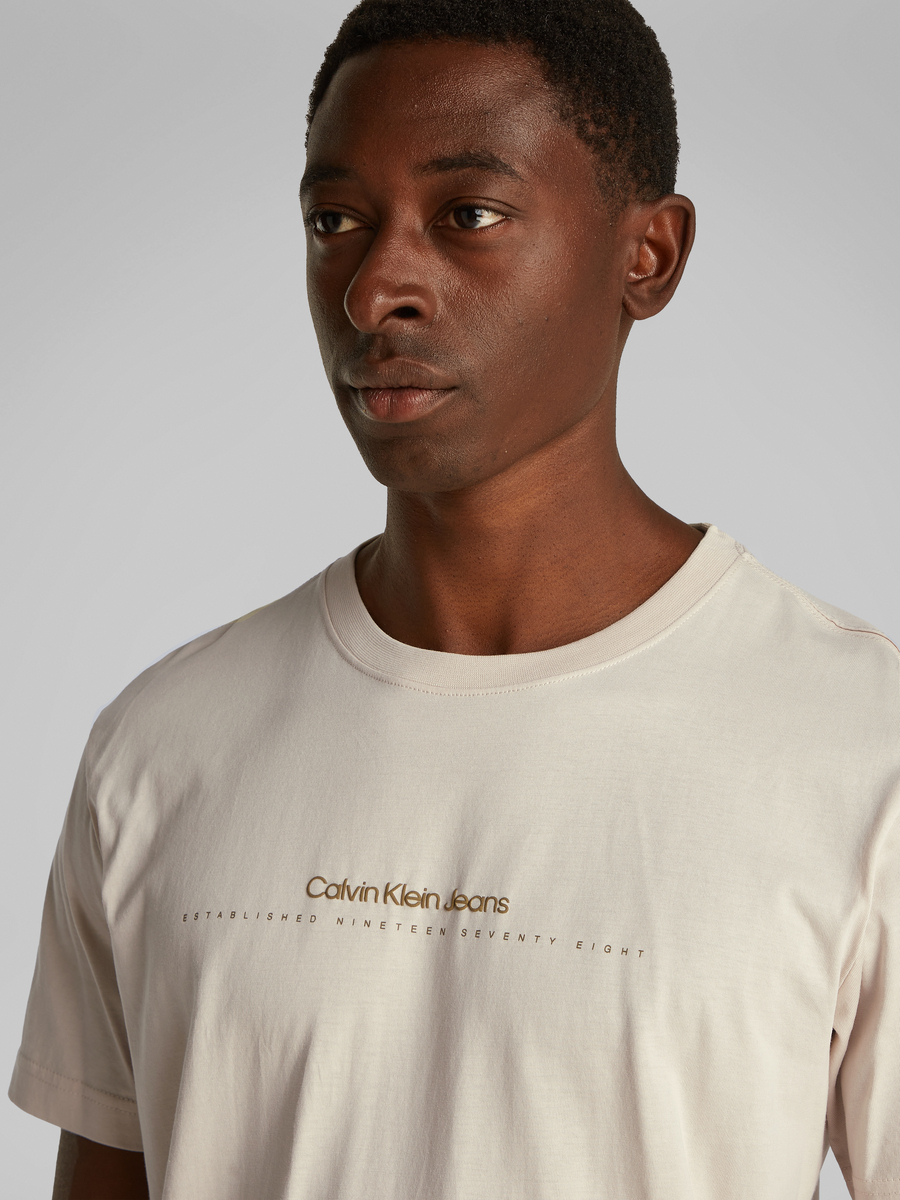 T-shirt van het merk Calvin Klein in het Beige