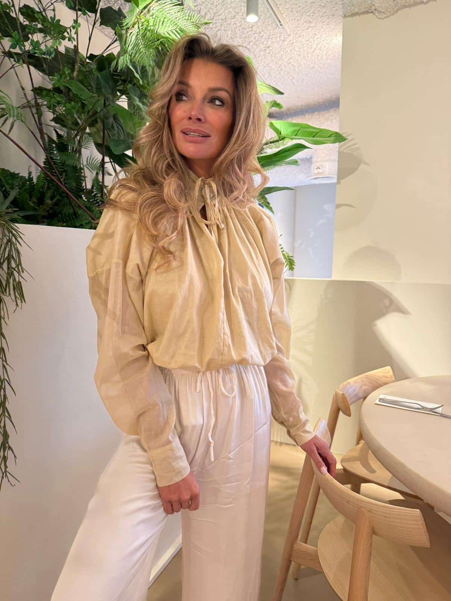Bloes van het merk Mei-li in het Beige