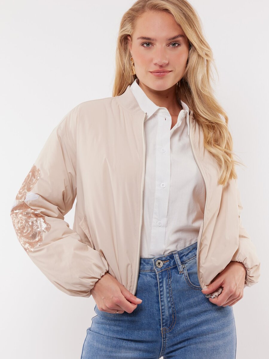 Jacket van het merk C&s The Label in het Beige