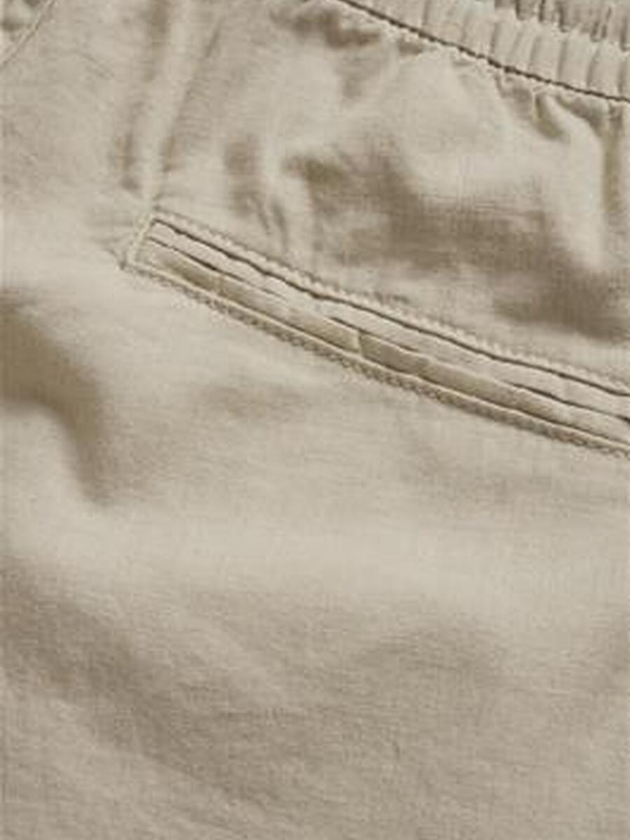 Short van het merk Matinique in het Taupe