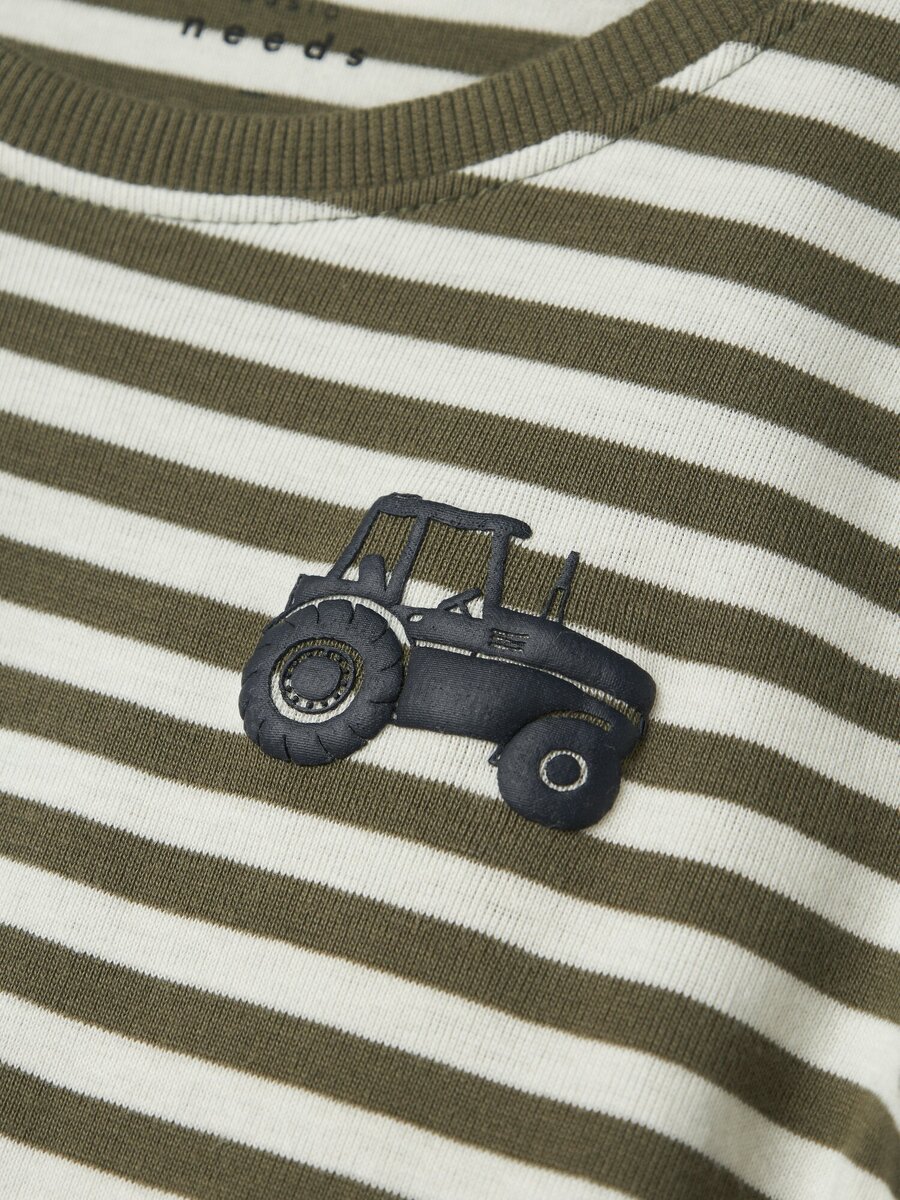 T-shirt van het merk Name It in het Kaki