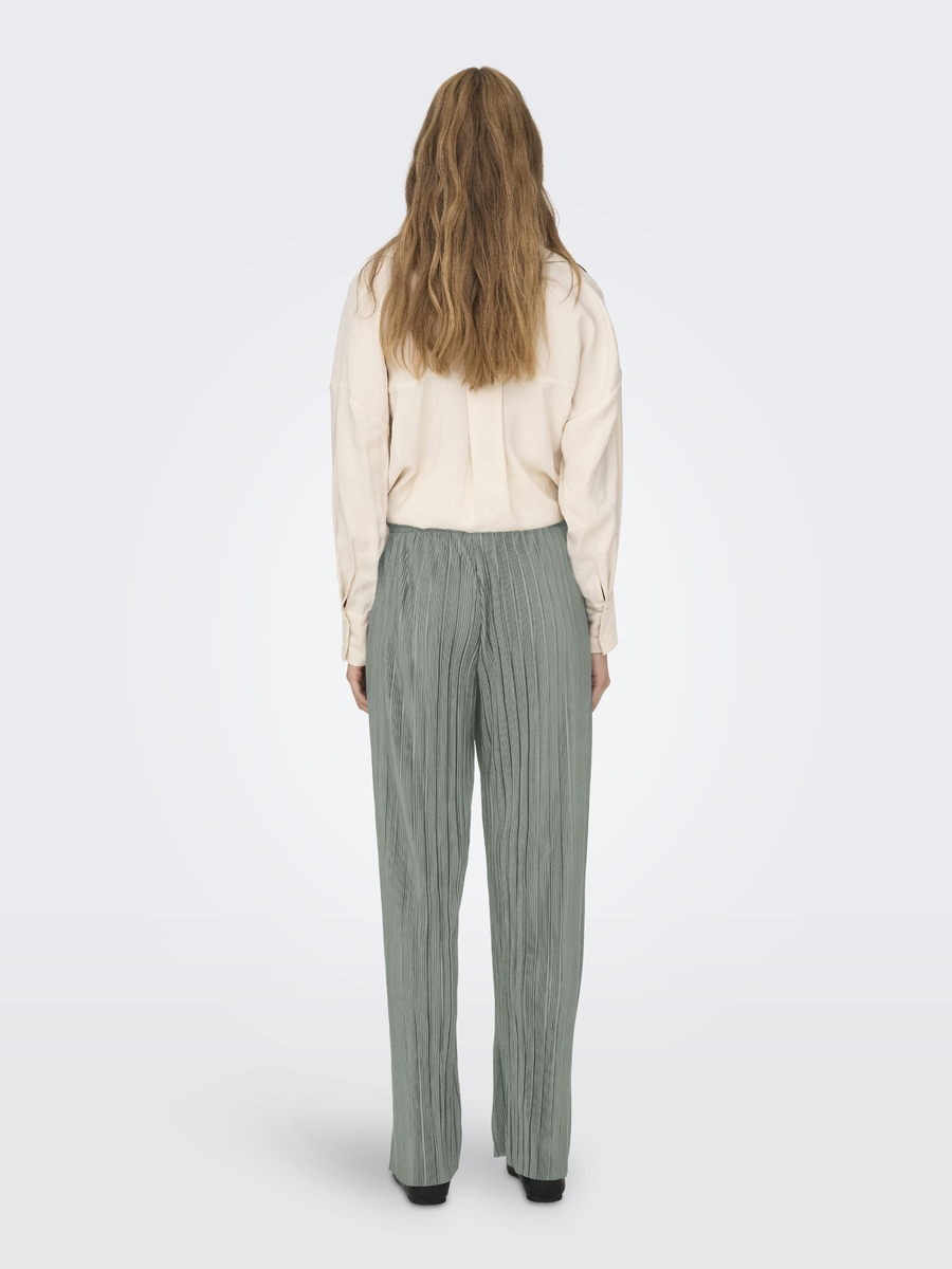 Broek van het merk Only in het Groen