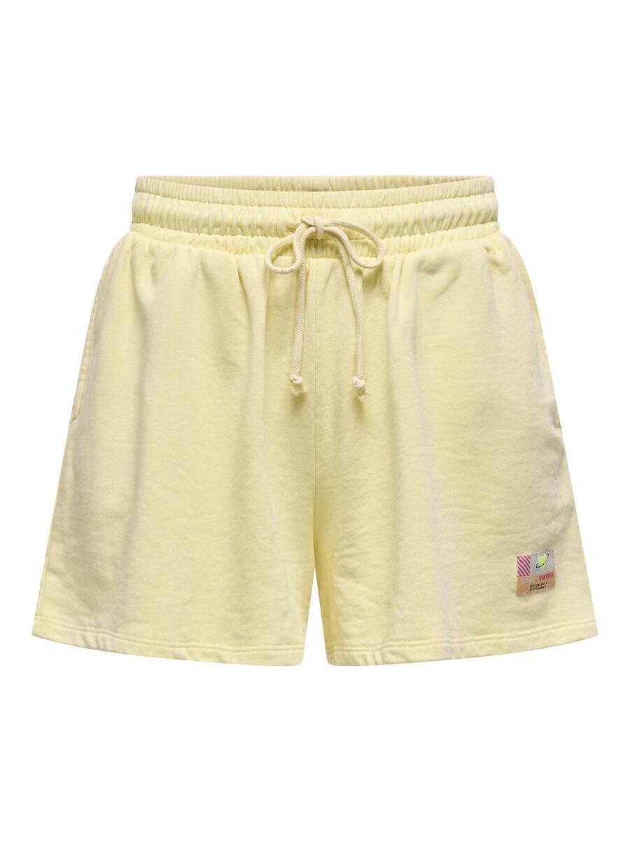 Short van het merk Only in het Geel