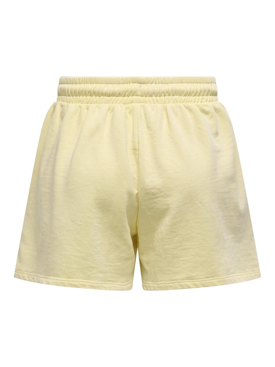 Short van het merk Only in het Geel