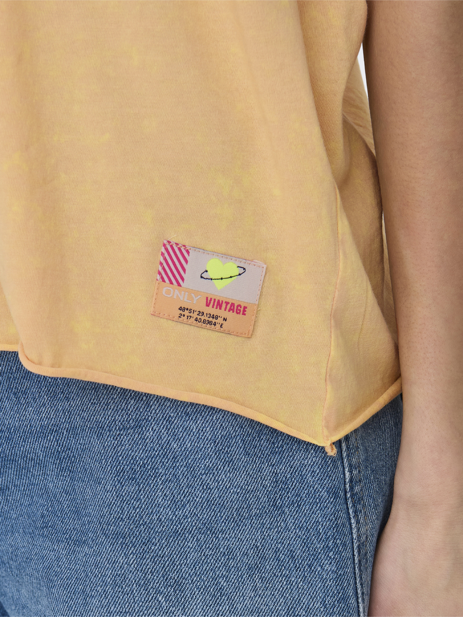 T-shirt van het merk Only in het Oranje