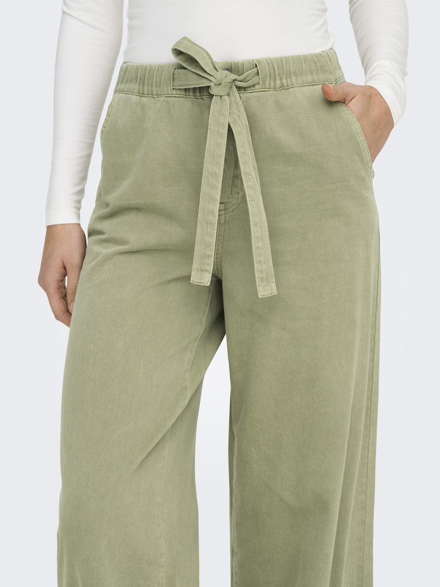 Broek van het merk Only in het Groen