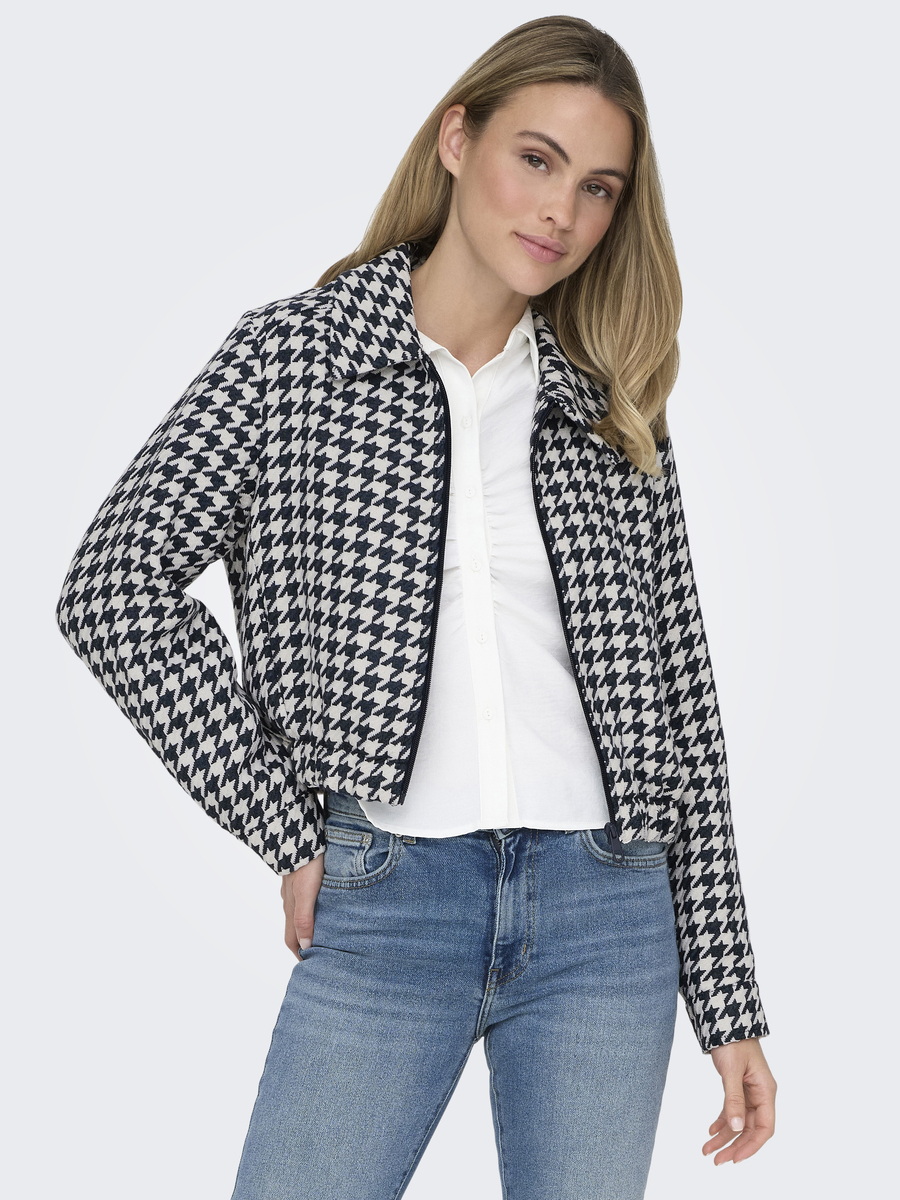 Jacket van het merk Only in het Zwart