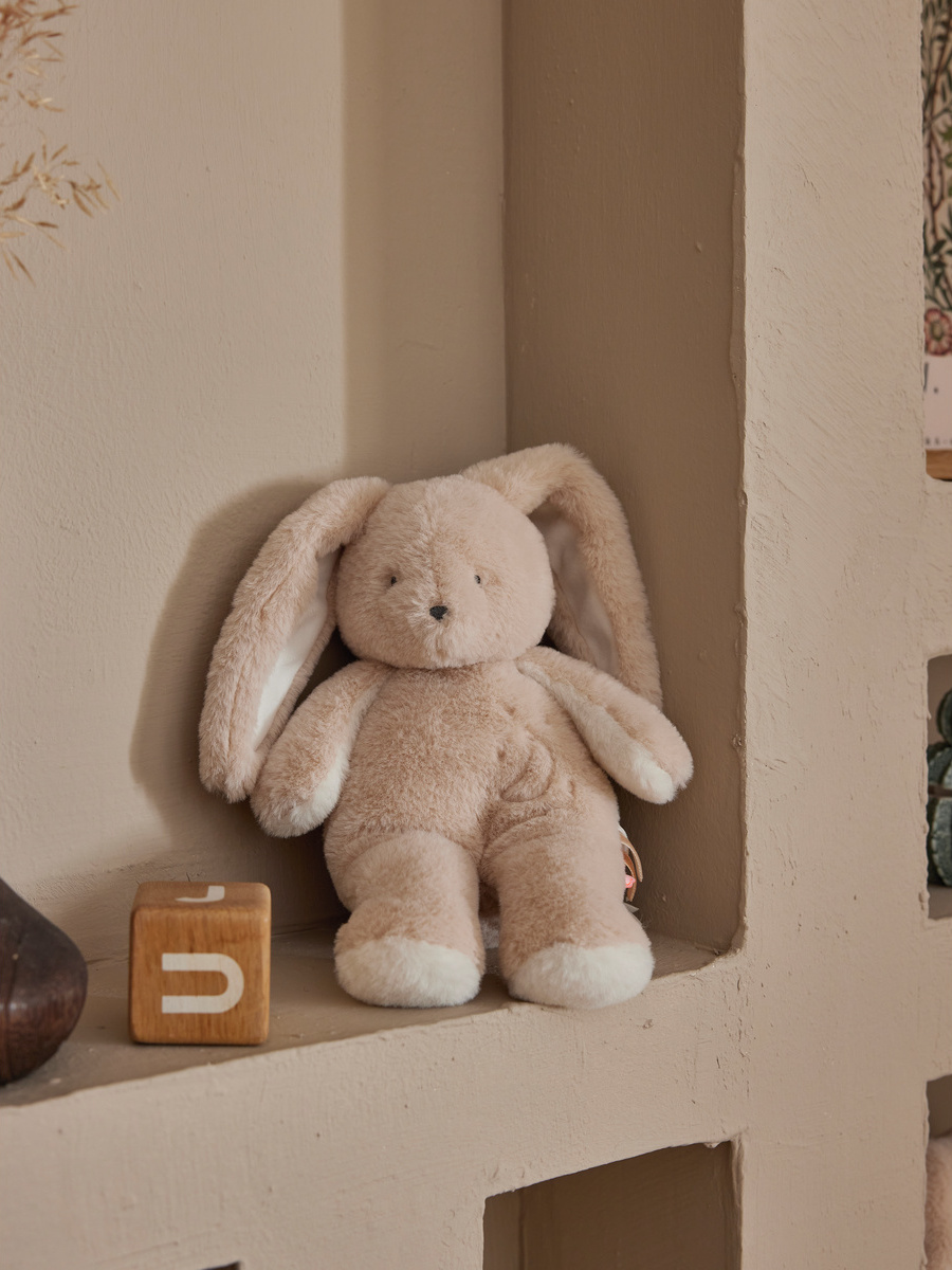 Knuffel van het merk Noukies in het Beige