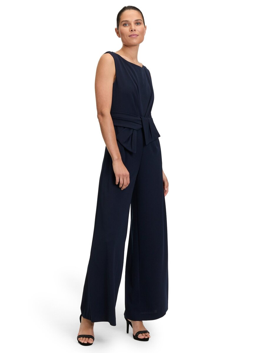 Jumpsuit van het merk Vera Mont in het Marine
