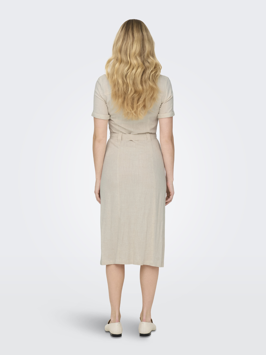 Kleed van het merk Only in het Beige