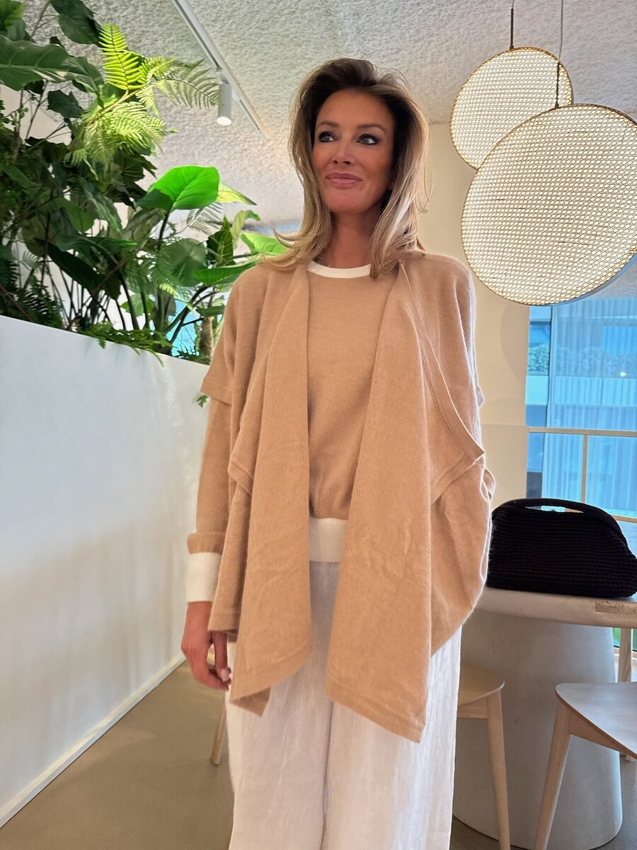 Gilet van het merk Mei-li in het Beige