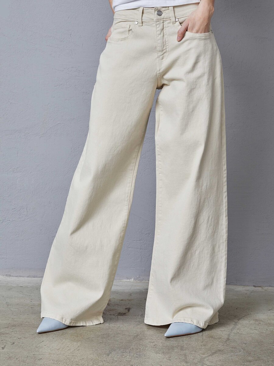 Broek van het merk Sisters Point in het Beige