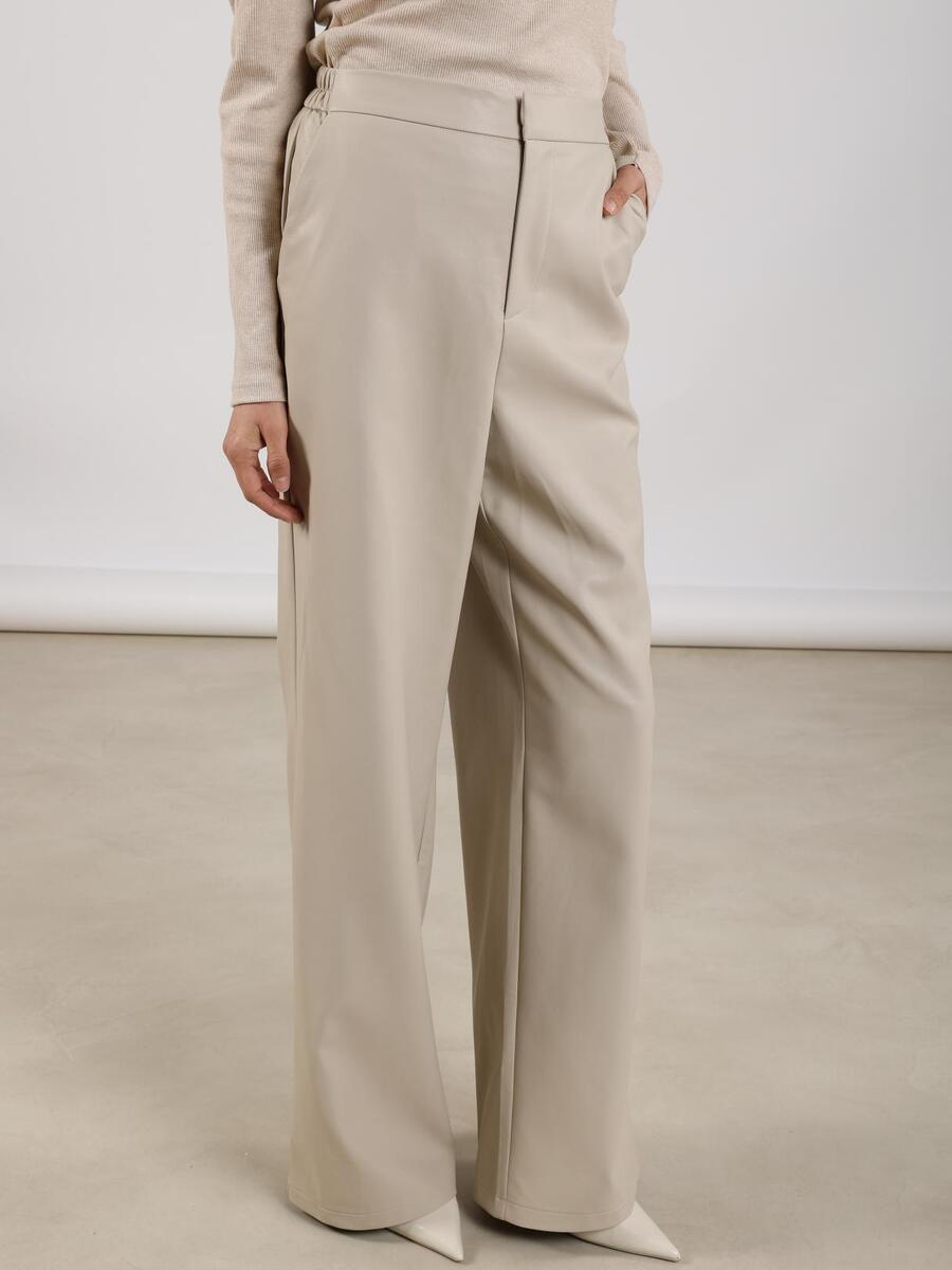 Broek van het merk Nukus in het Beige