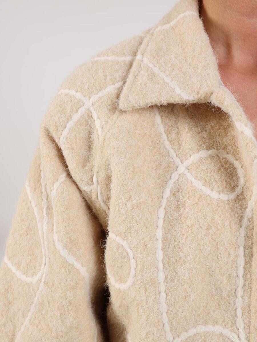 Jacket van het merk Nukus in het Beige
